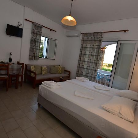 Morpheas Rooms Palaiochora Esterno foto