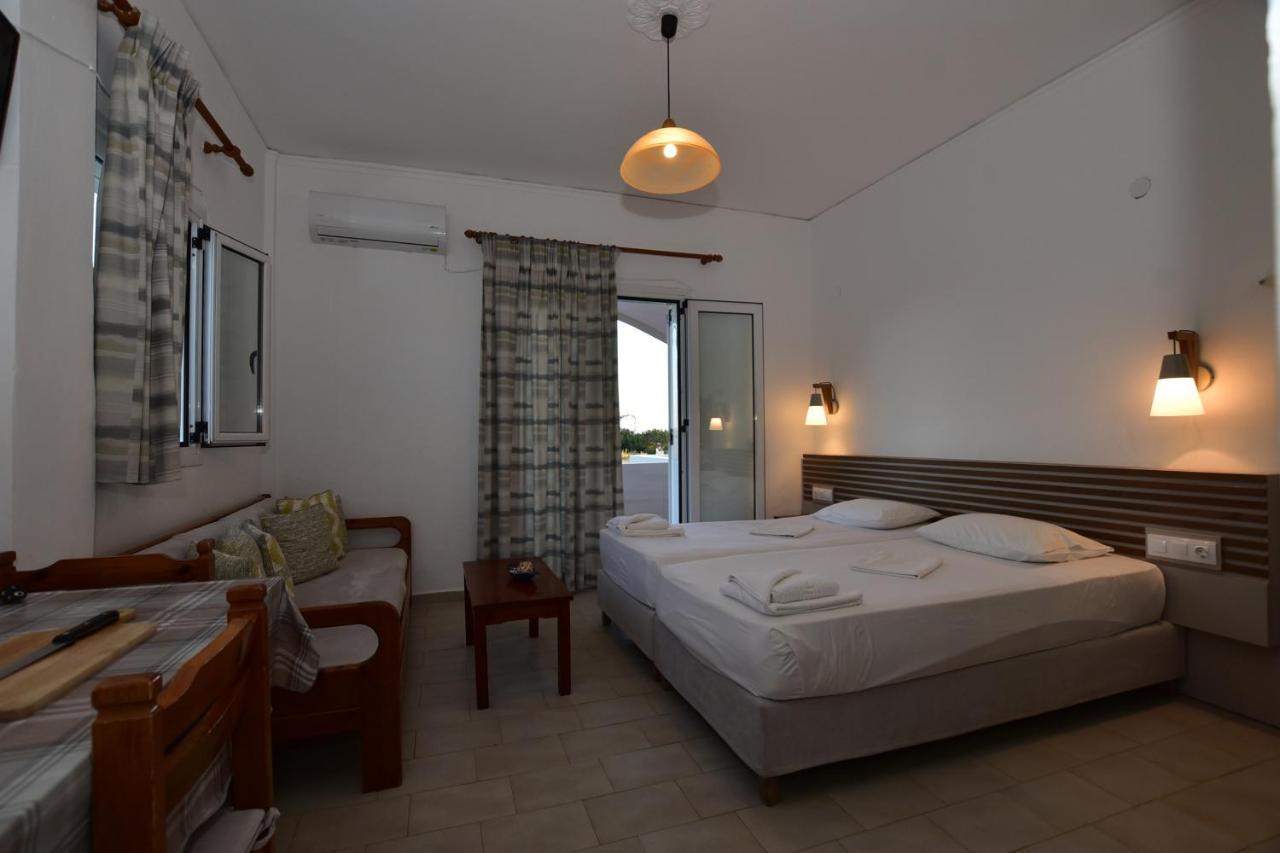 Morpheas Rooms Palaiochora Esterno foto