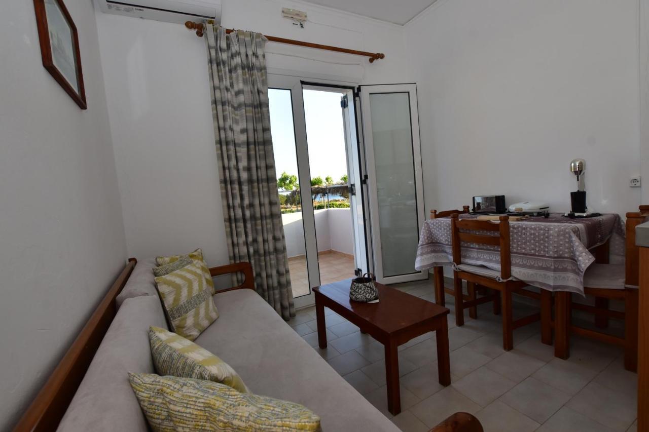 Morpheas Rooms Palaiochora Esterno foto