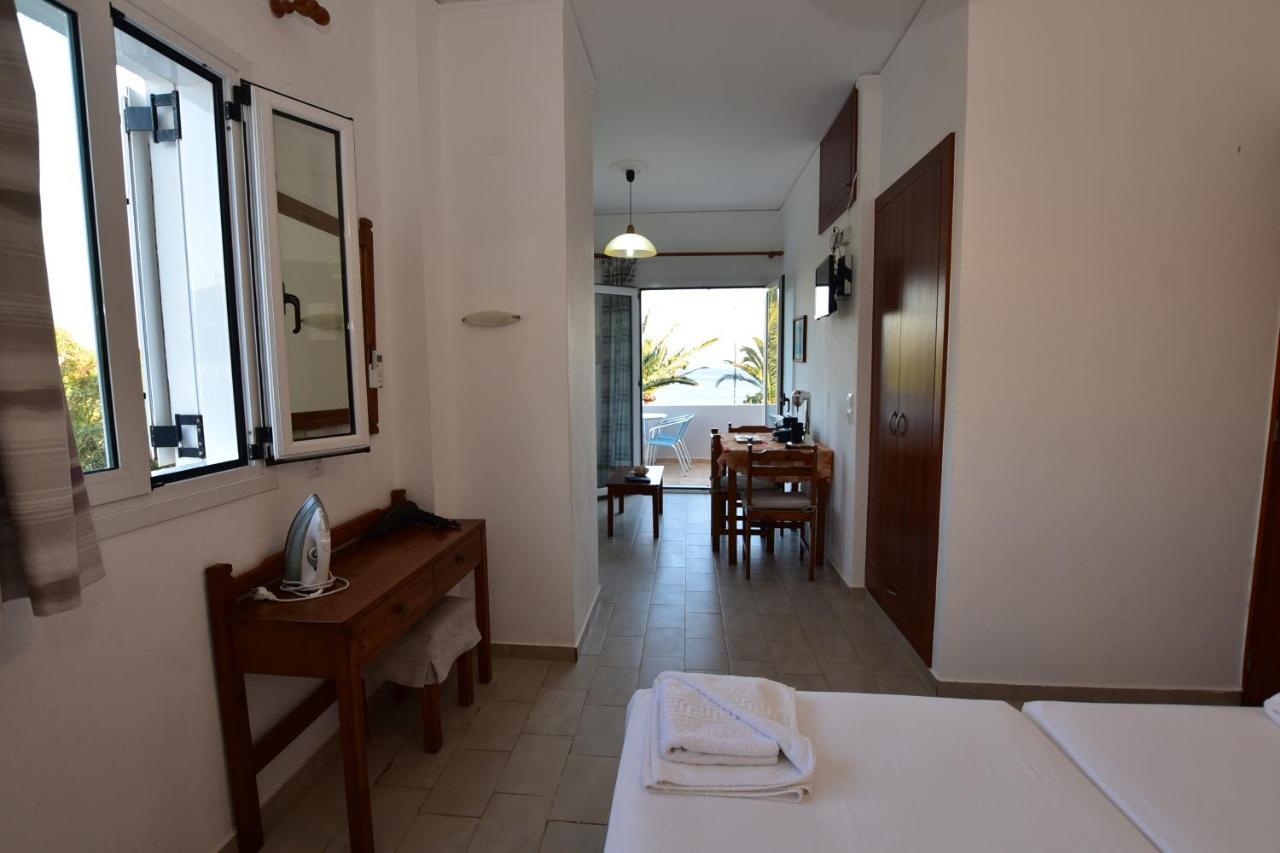 Morpheas Rooms Palaiochora Esterno foto