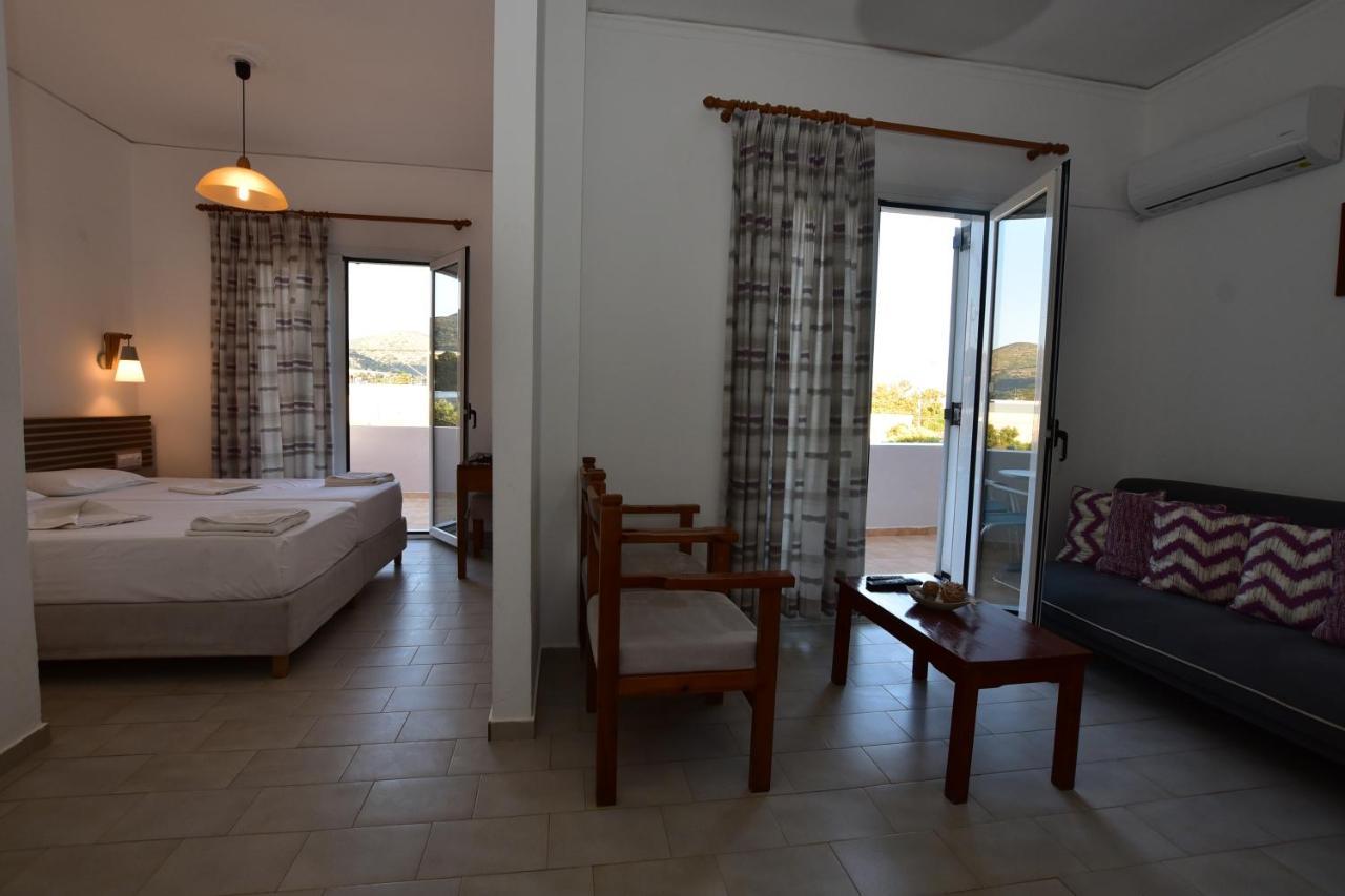 Morpheas Rooms Palaiochora Esterno foto