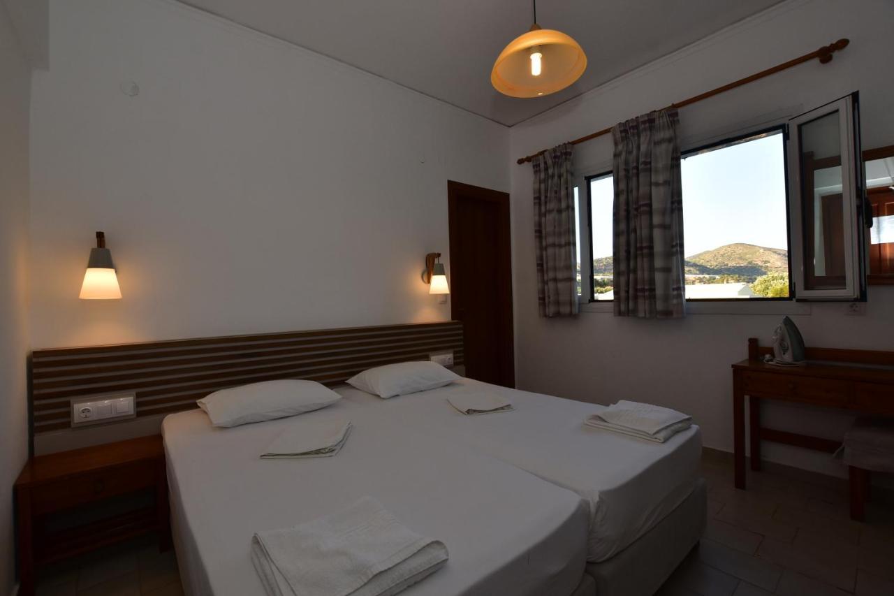Morpheas Rooms Palaiochora Esterno foto