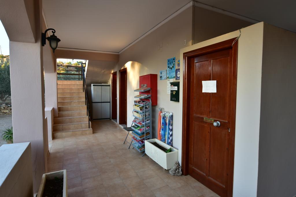 Morpheas Rooms Palaiochora Esterno foto