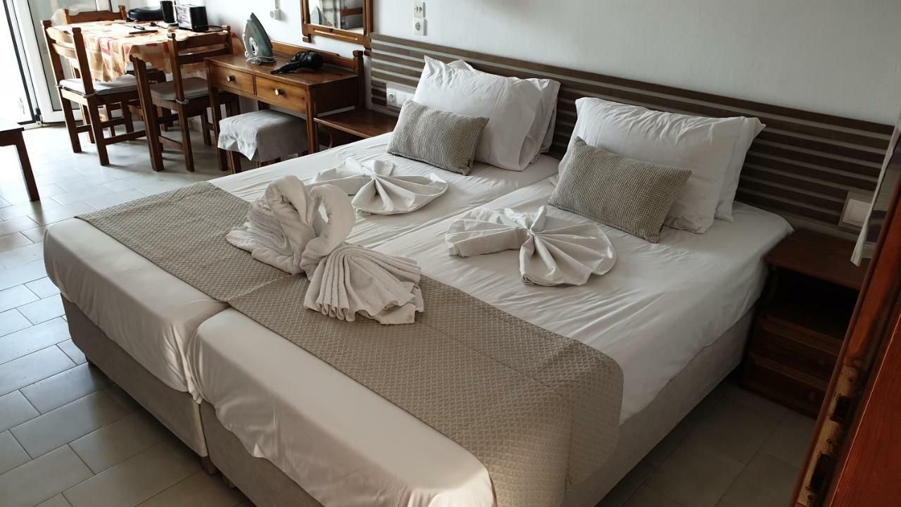 Morpheas Rooms Palaiochora Esterno foto