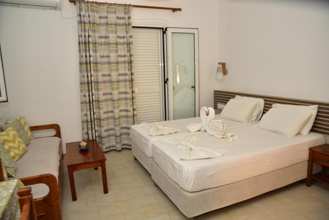 Morpheas Rooms Palaiochora Esterno foto